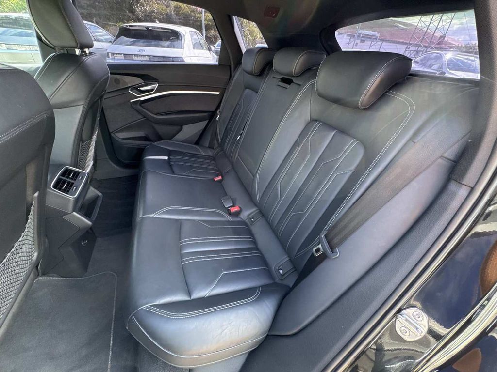 AUDI e-tron 55 quattro S-Line