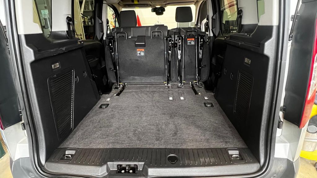 FORD Tourneo Connect 1.6 TDCI Trend **1. HAND**