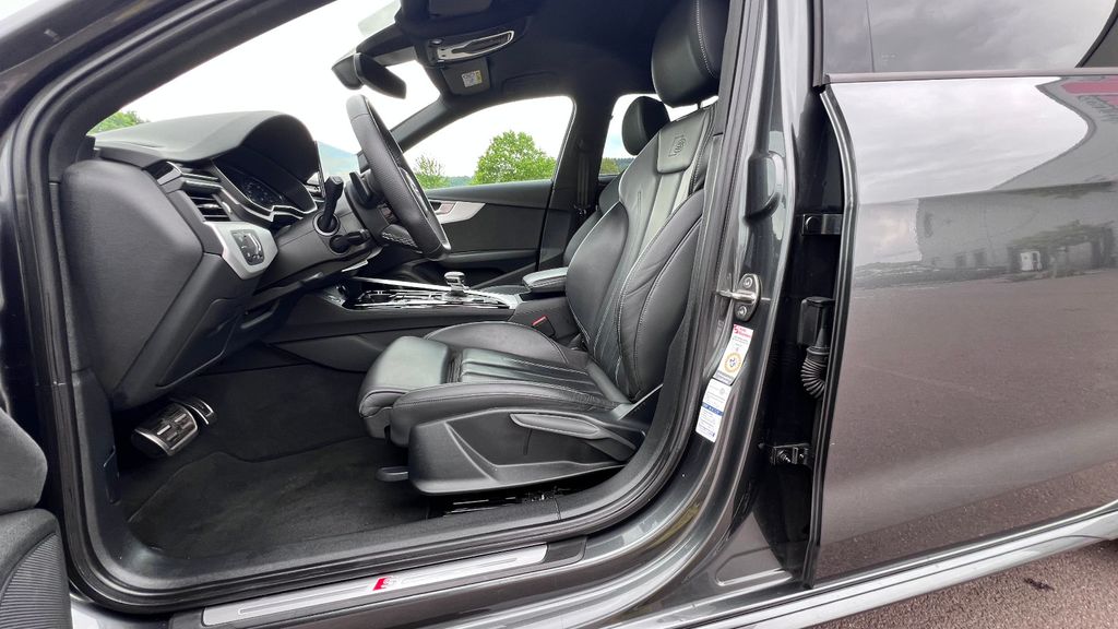 AUDI A4 Avant 40 TDI S line  **LED+KAMERA+ALCANTARA**
