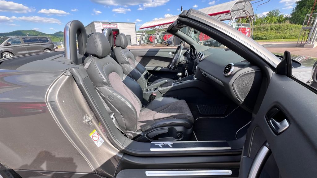 AUDI TT Coupe/Roadster 1.8 TFSI *BI-XENON+SITZHEIZUNG