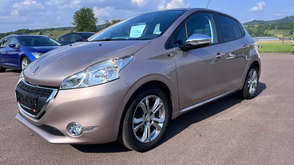 PEUGEOT 208 1.2l Style Klima+Navi+Park-Pilot