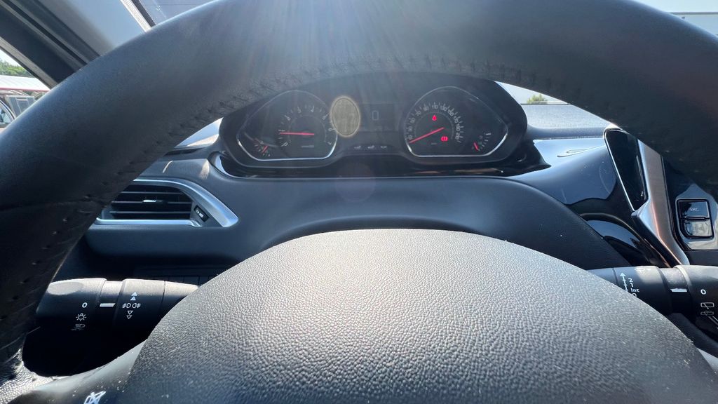 PEUGEOT 208 1.2l Style Klima+Navi+Park-Pilot