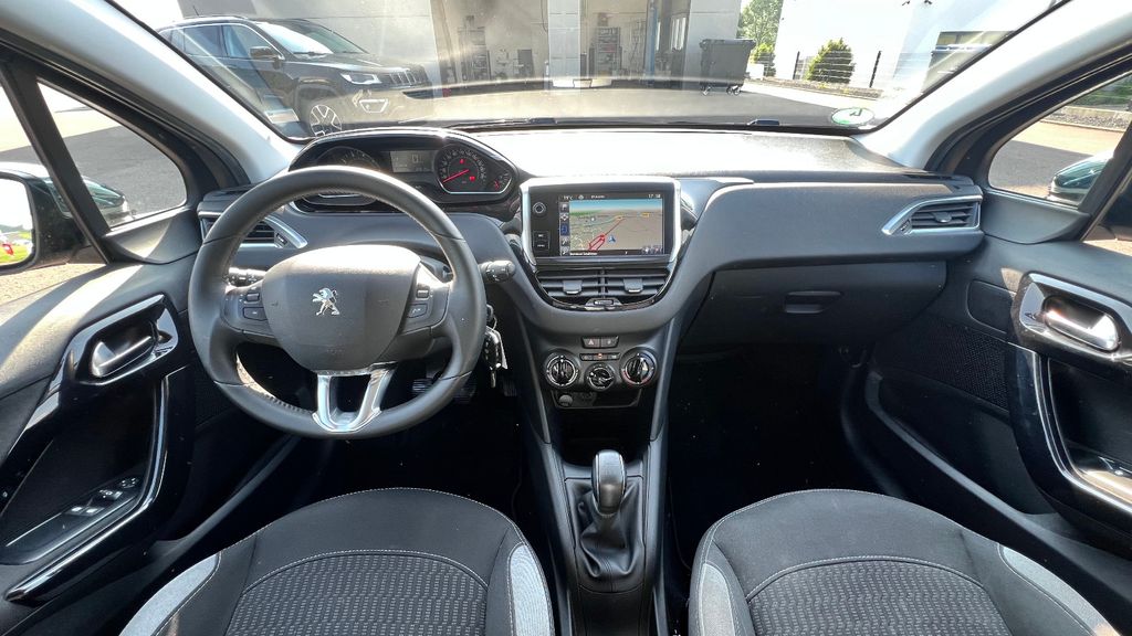 PEUGEOT 208 1.2l Style Klima+Navi+Park-Pilot
