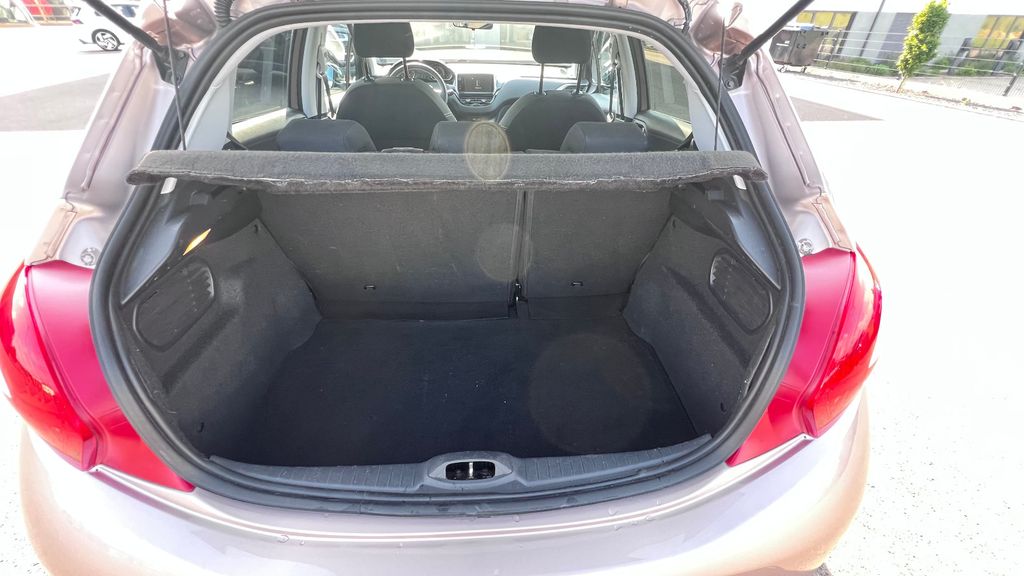 PEUGEOT 208 1.2l Style Klima+Navi+Park-Pilot