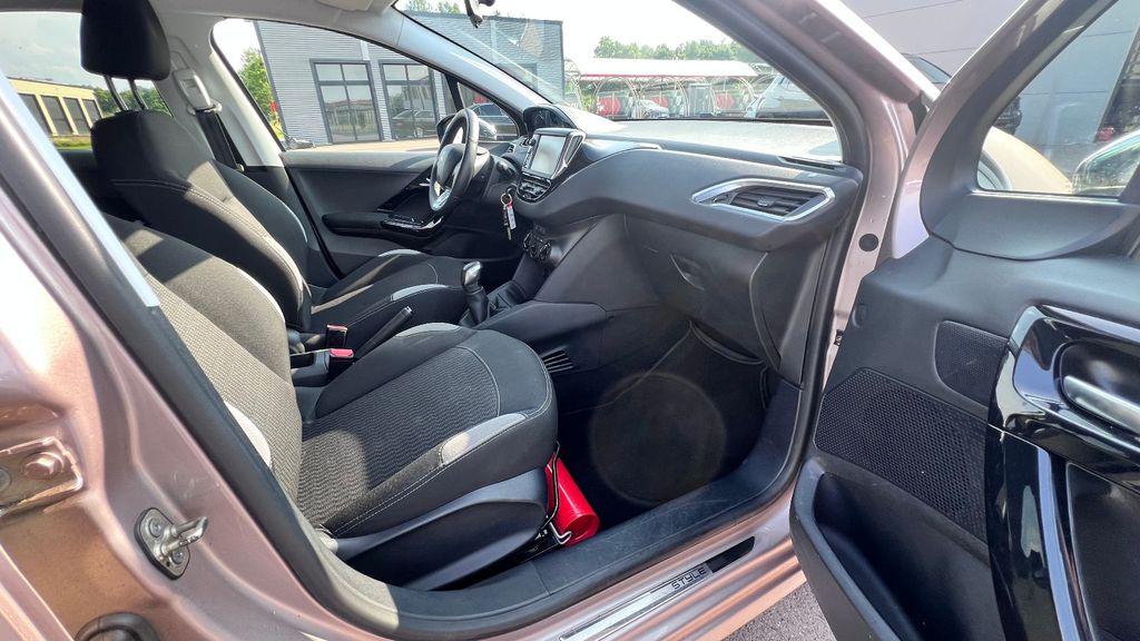 PEUGEOT 208 1.2l Style Klima+Navi+Park-Pilot