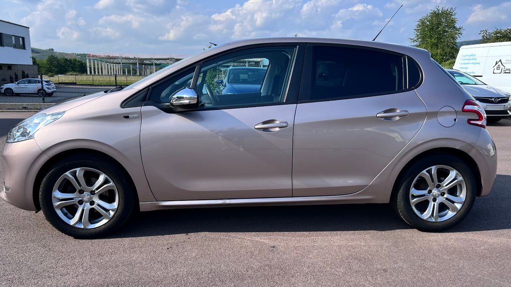 PEUGEOT 208 1.2l Style Klima+Navi+Park-Pilot