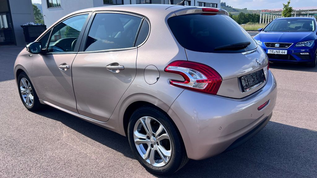 PEUGEOT 208 1.2l Style Klima+Navi+Park-Pilot