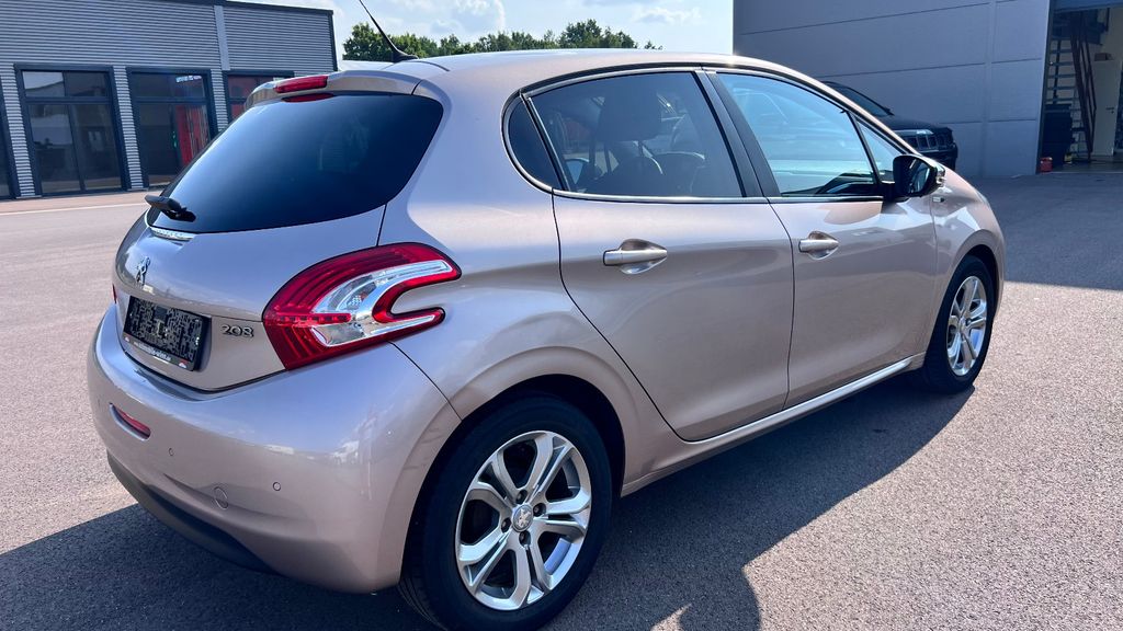 PEUGEOT 208 1.2l Style Klima+Navi+Park-Pilot