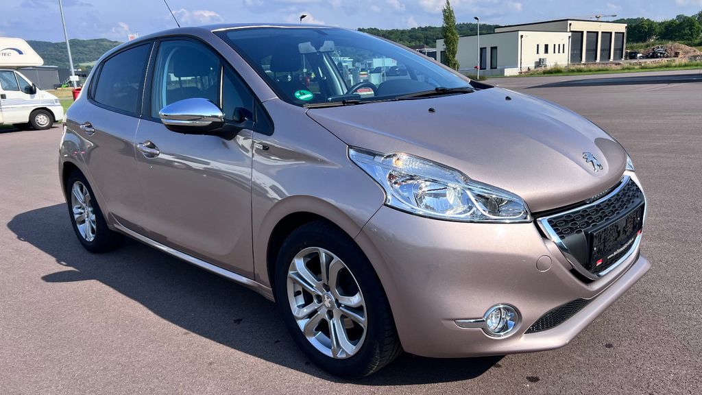 PEUGEOT 208 1.2l Style Klima+Navi+Park-Pilot
