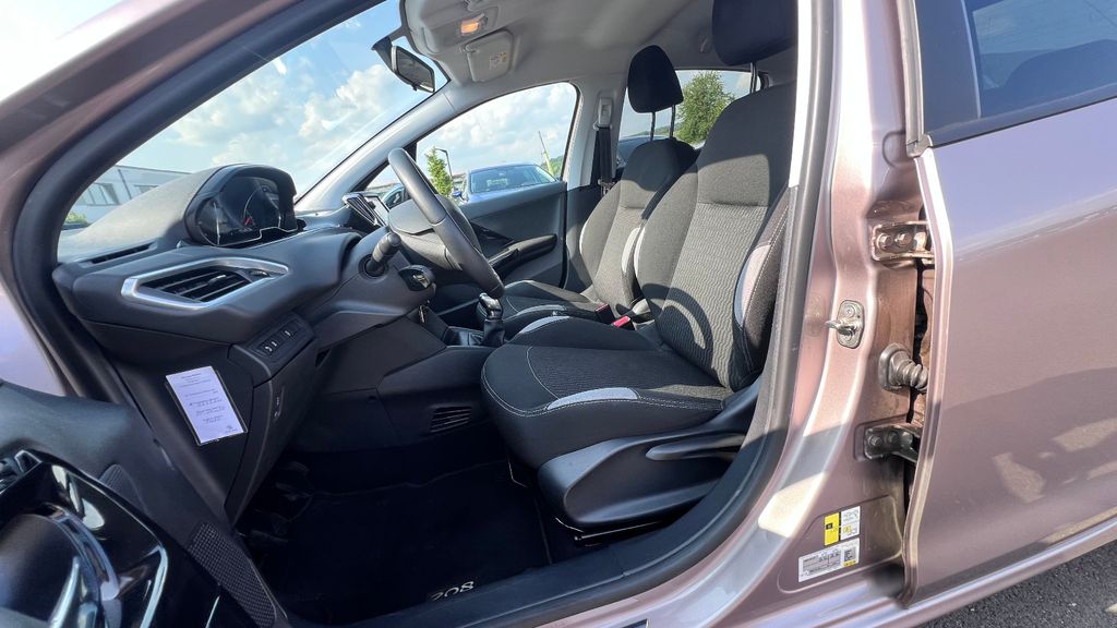 PEUGEOT 208 1.2l Style Klima+Navi+Park-Pilot