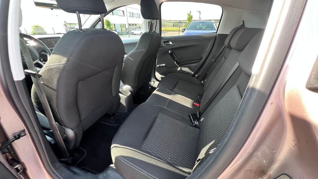 PEUGEOT 208 1.2l Style Klima+Navi+Park-Pilot