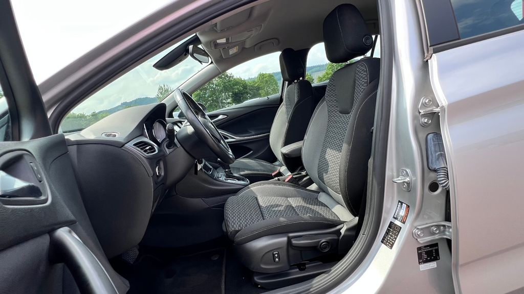 OPEL Astra 1.5D Sports Tourer Business Edition + LED