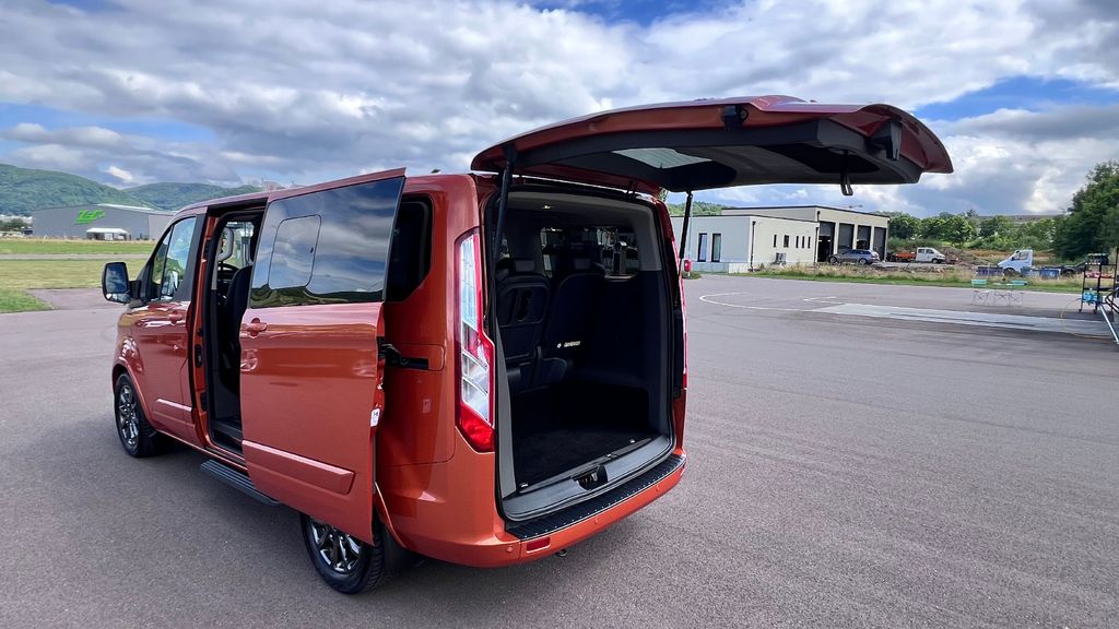 FORD Tourneo Custom 2.0 TDCI Titanium **VOLLAUSST.**