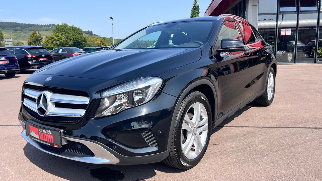 MERCEDES-BENZ GLA 200 **1.HAND + Scheckheft gepflegt**