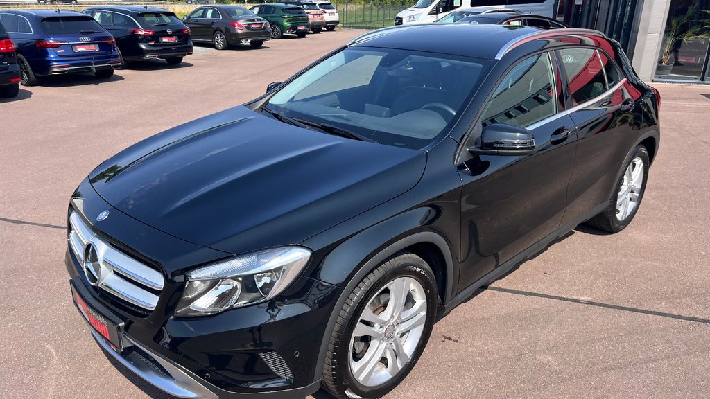 MERCEDES-BENZ GLA 200 **1.HAND + Scheckheft gepflegt**