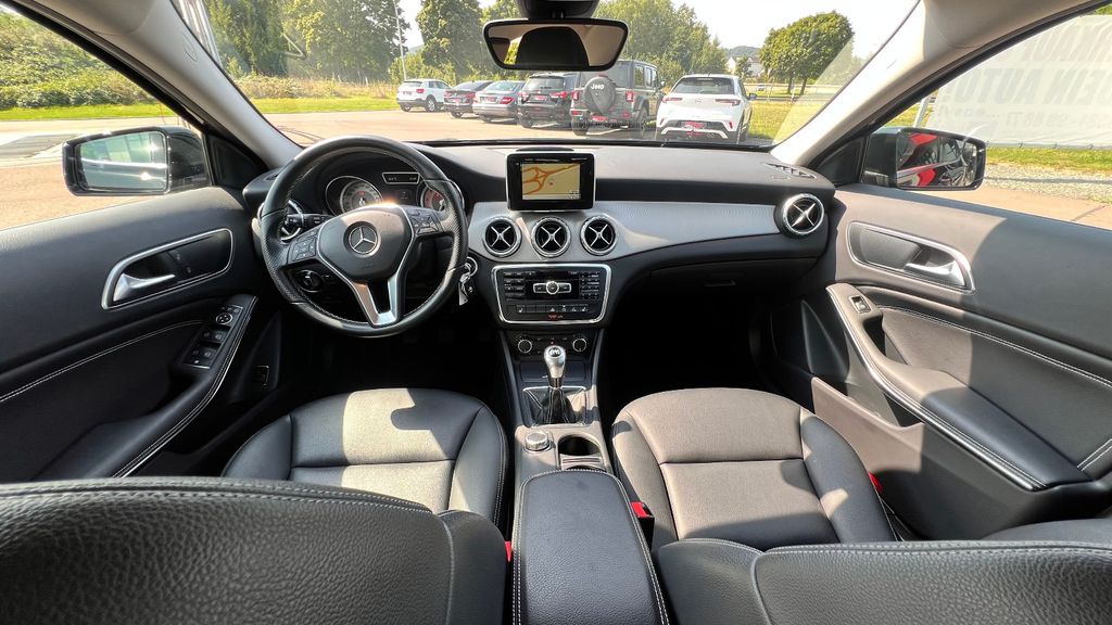 MERCEDES-BENZ GLA 200 **1.HAND + Scheckheft gepflegt**