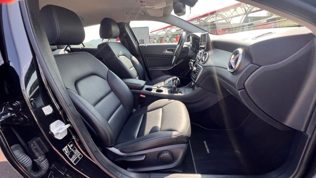 MERCEDES-BENZ GLA 200 **1.HAND + Scheckheft gepflegt**