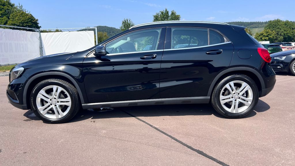MERCEDES-BENZ GLA 200 **1.HAND + Scheckheft gepflegt**