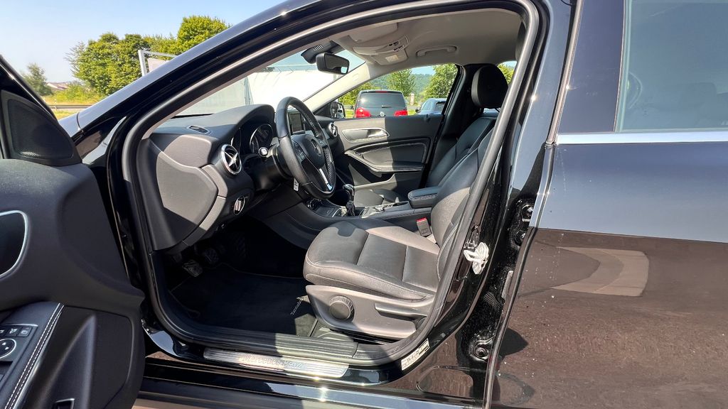 MERCEDES-BENZ GLA 200 **1.HAND + Scheckheft gepflegt**