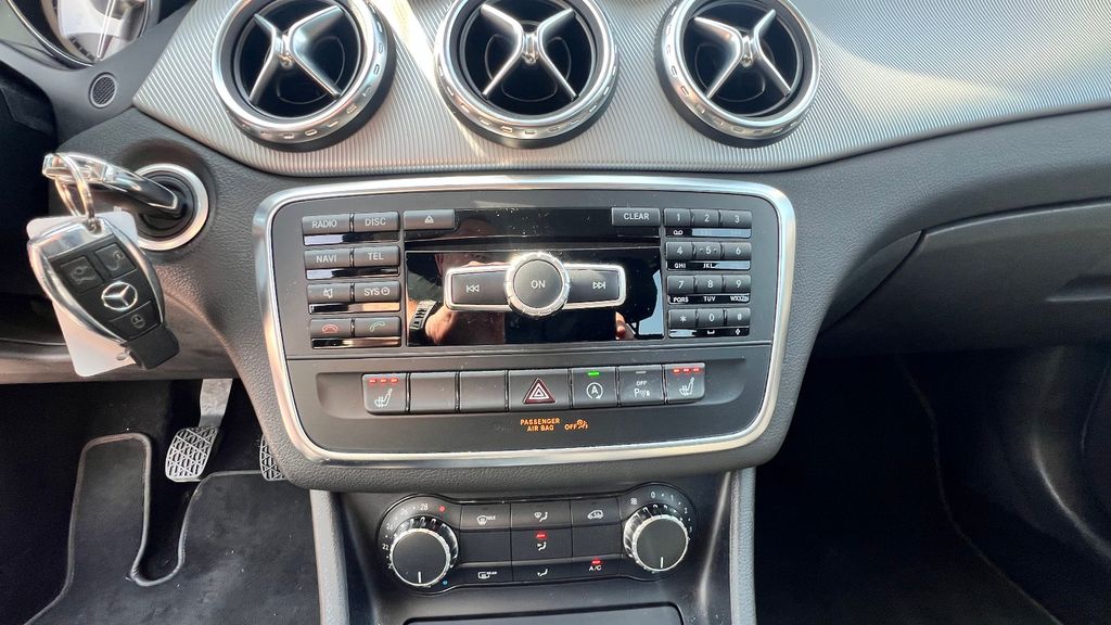 MERCEDES-BENZ GLA 200 **1.HAND + Scheckheft gepflegt**