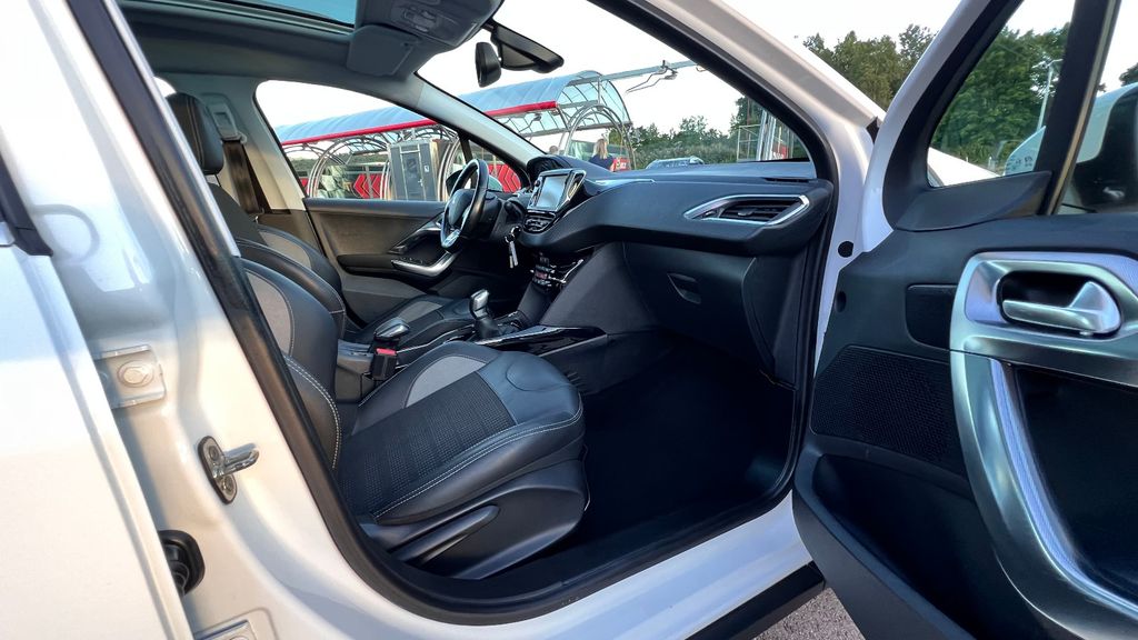 PEUGEOT 2008 1.2 Allure *Klimaautomatik+Panoramadach+PP*