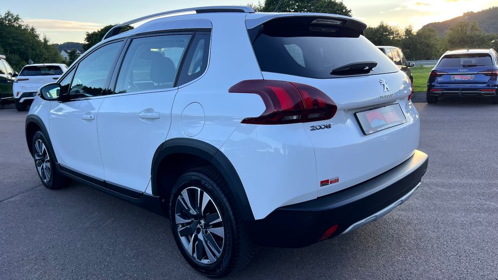 PEUGEOT 2008 1.2 Allure *Klimaautomatik+Panoramadach+PP*