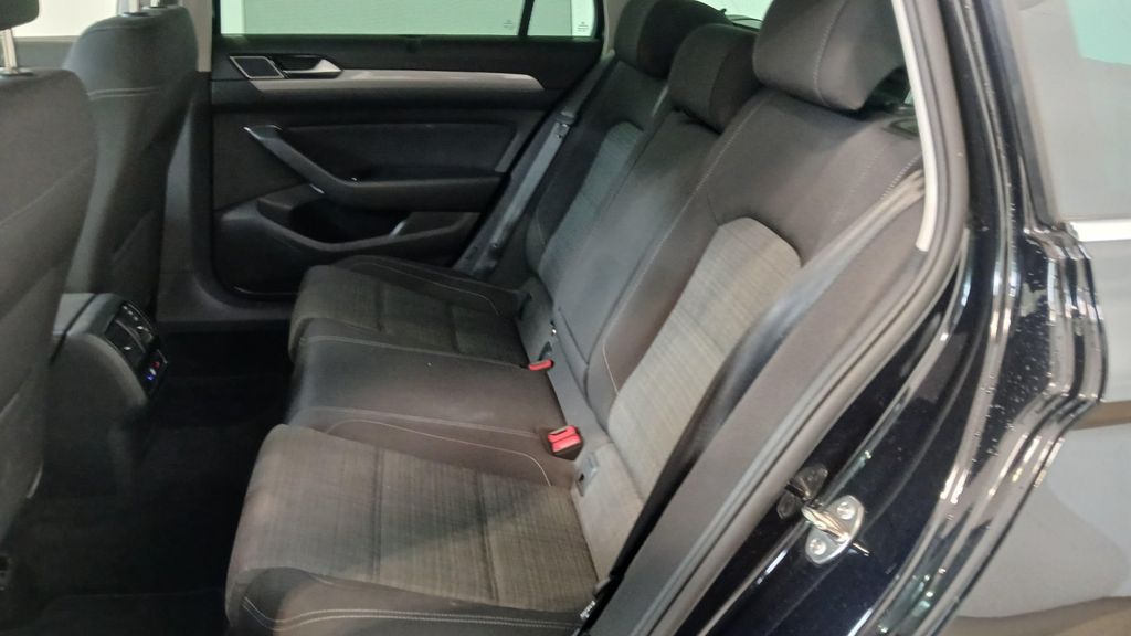 VW Passat Variant 2.0 TSI DSG Business *STANDHEIZ.*