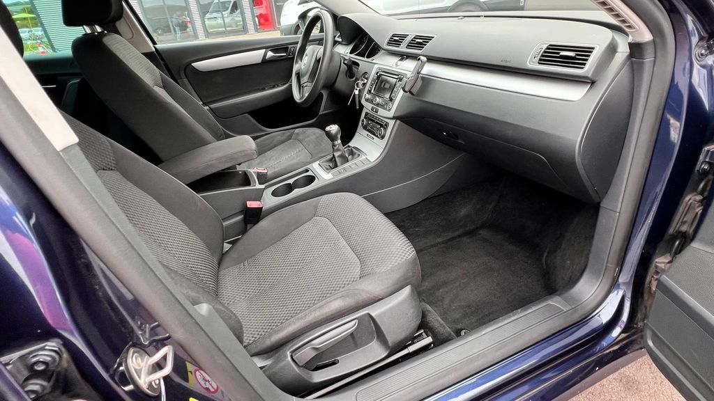 VW Passat Variant 1.6 TDI Trendline *Tempomat+Navi*
