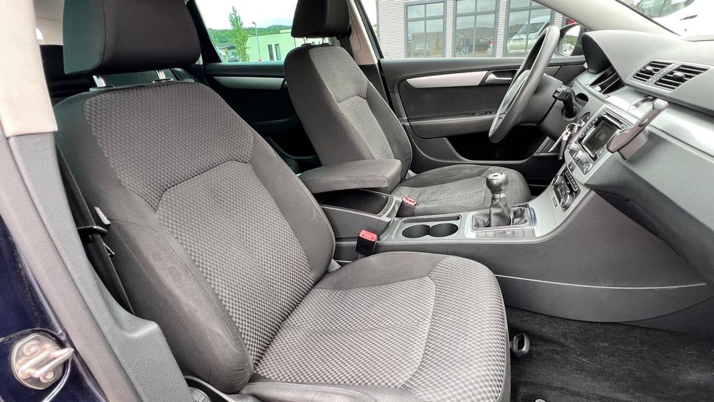 VW Passat Variant 1.6 TDI Trendline *Tempomat+Navi*