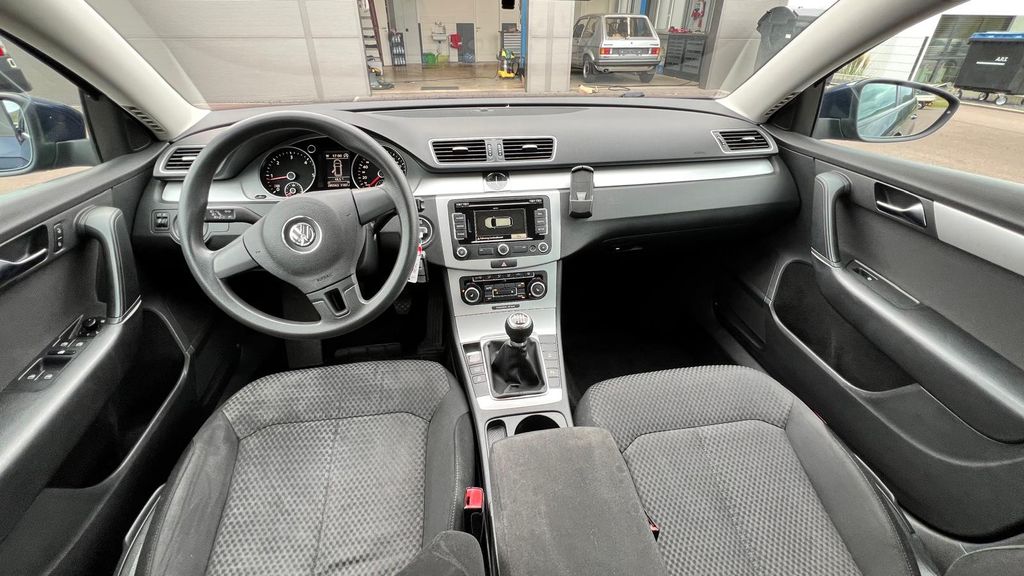 VW Passat Variant 1.6 TDI Trendline *Tempomat+Navi*