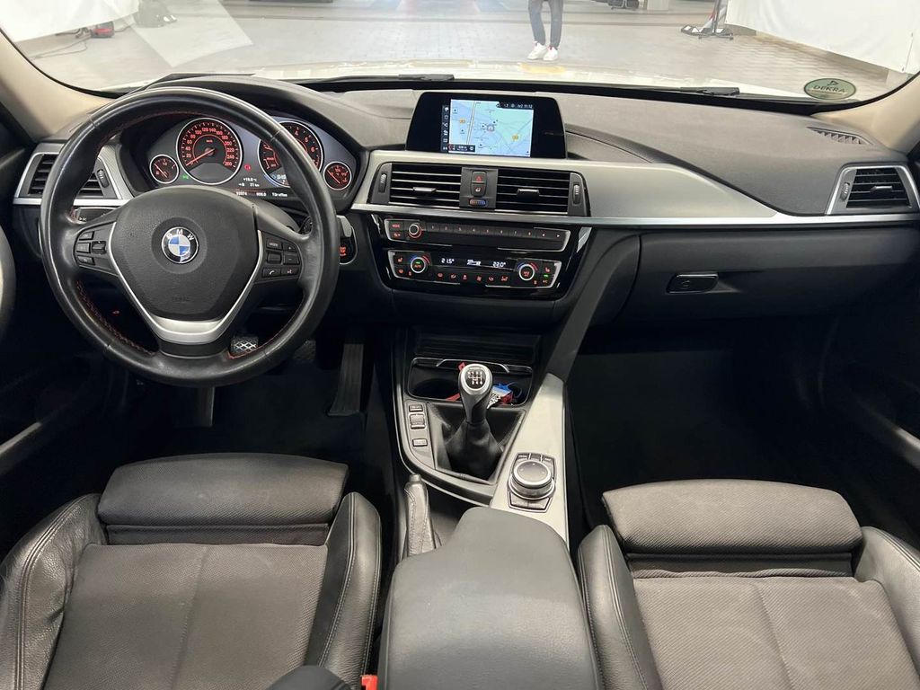 BMW 318i Touring Sport Line Shadow