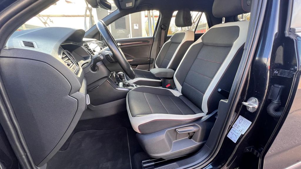 VW T-Roc2.0 TSI Sport 4Motion DSG **ACC+NAVI+18"**