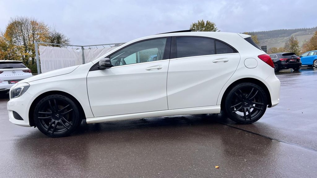 MERCEDES-BENZ A 200 AMG-Line **PANODACH+Bi-Xenon+Memory-Sitz**