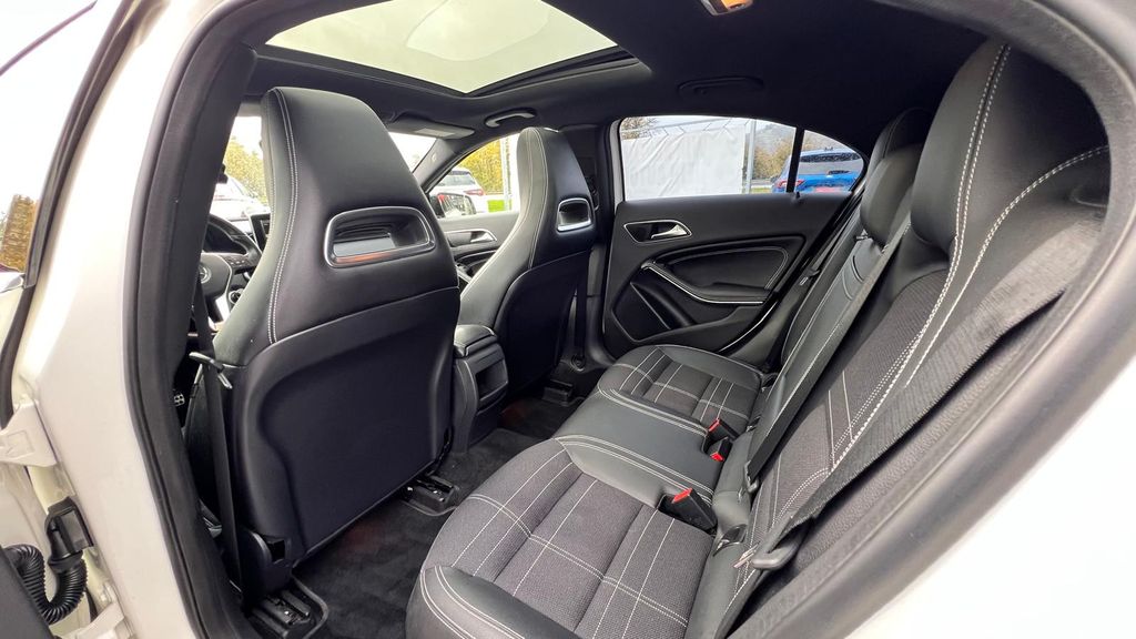 MERCEDES-BENZ A 200 AMG-Line **PANODACH+Bi-Xenon+Memory-Sitz**