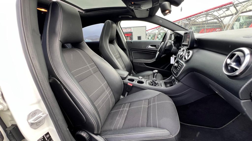 MERCEDES-BENZ A 200 AMG-Line **PANODACH+Bi-Xenon+Memory-Sitz**