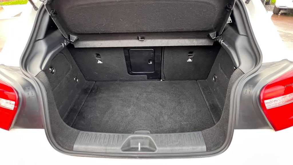 MERCEDES-BENZ A 200 AMG-Line **PANODACH+Bi-Xenon+Memory-Sitz**