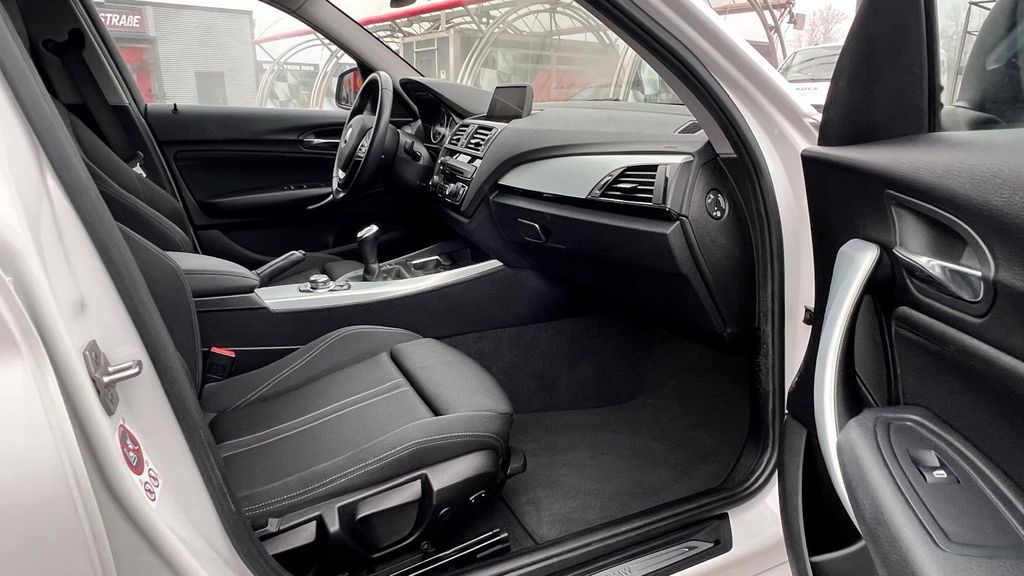 BMW 116 i Sport Line  *LED-Scheinwerfer+Sitzheizung*