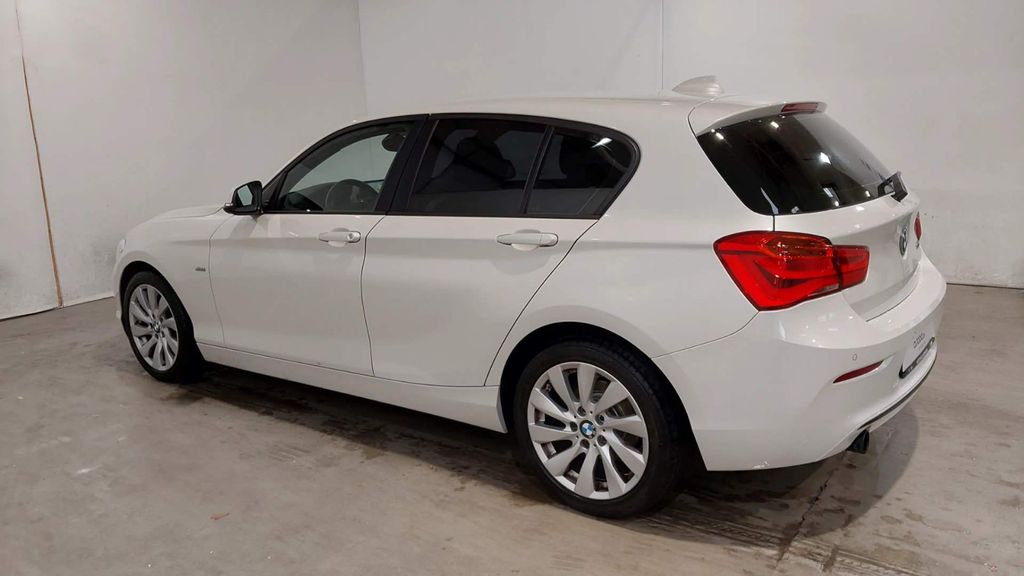 BMW 116 i Sport Line  *LED-Scheinwerfer+Sitzheizung*