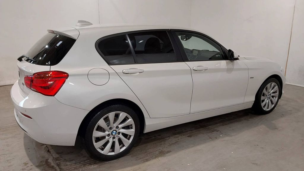 BMW 116 i Sport Line  *LED-Scheinwerfer+Sitzheizung*