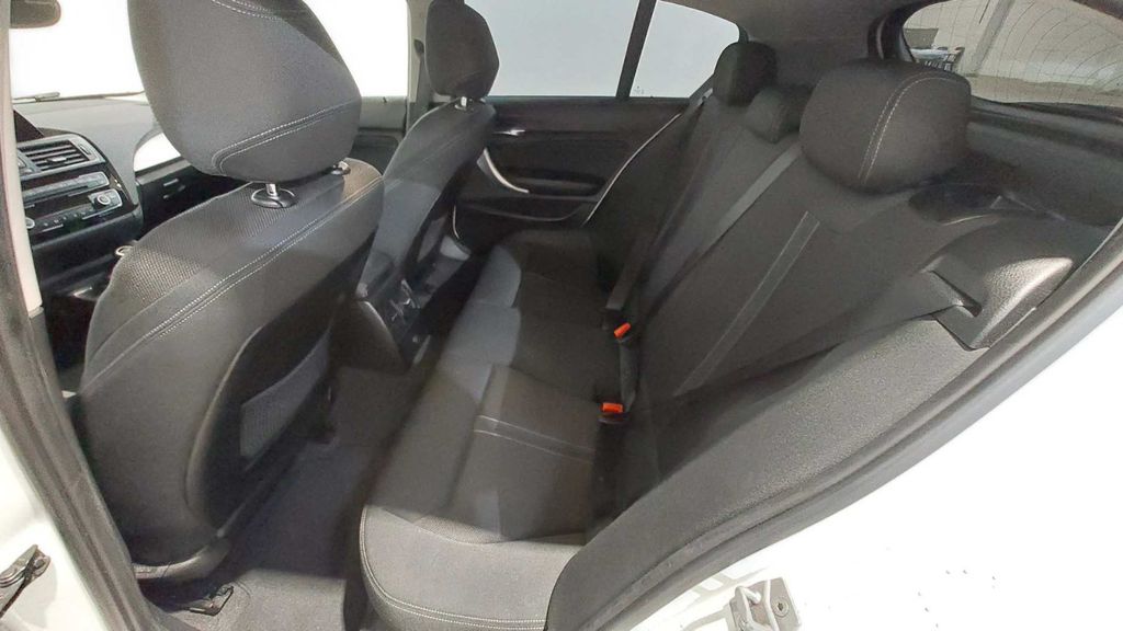 BMW 116 i Sport Line  *LED-Scheinwerfer+Sitzheizung*