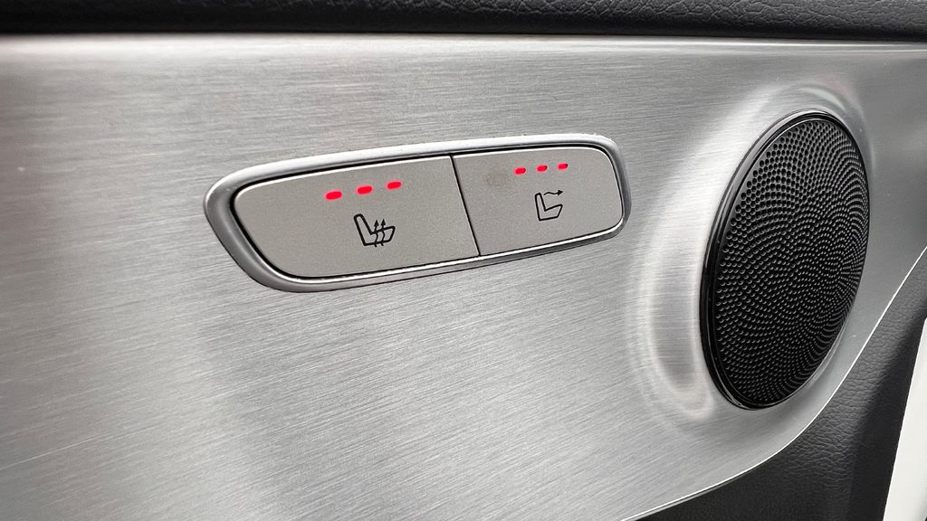 MERCEDES-BENZ C 180 Cabrio *AMG-Line + Airscarf + 19" Alu*