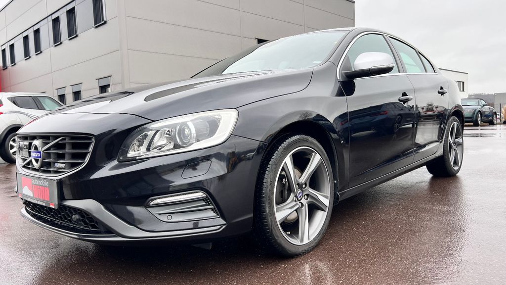 VOLVO S60 Lim. Momentum ***R-Design+Standheizung***