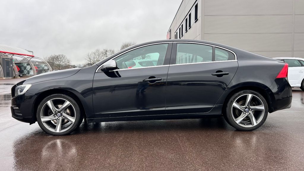 VOLVO S60 Lim. Momentum ***R-Design+Standheizung***