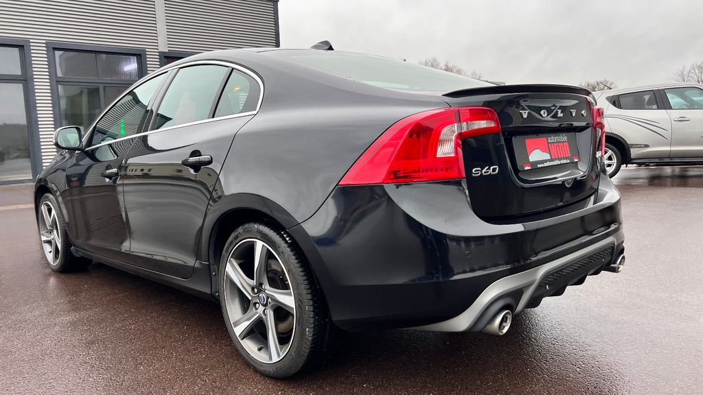 VOLVO S60 Lim. Momentum ***R-Design+Standheizung***