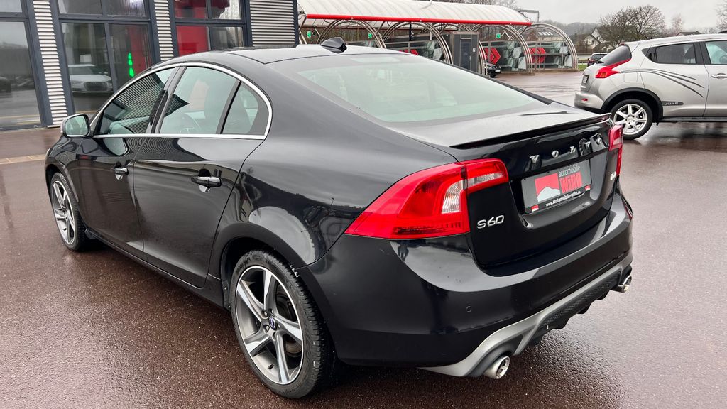 VOLVO S60 Lim. Momentum ***R-Design+Standheizung***