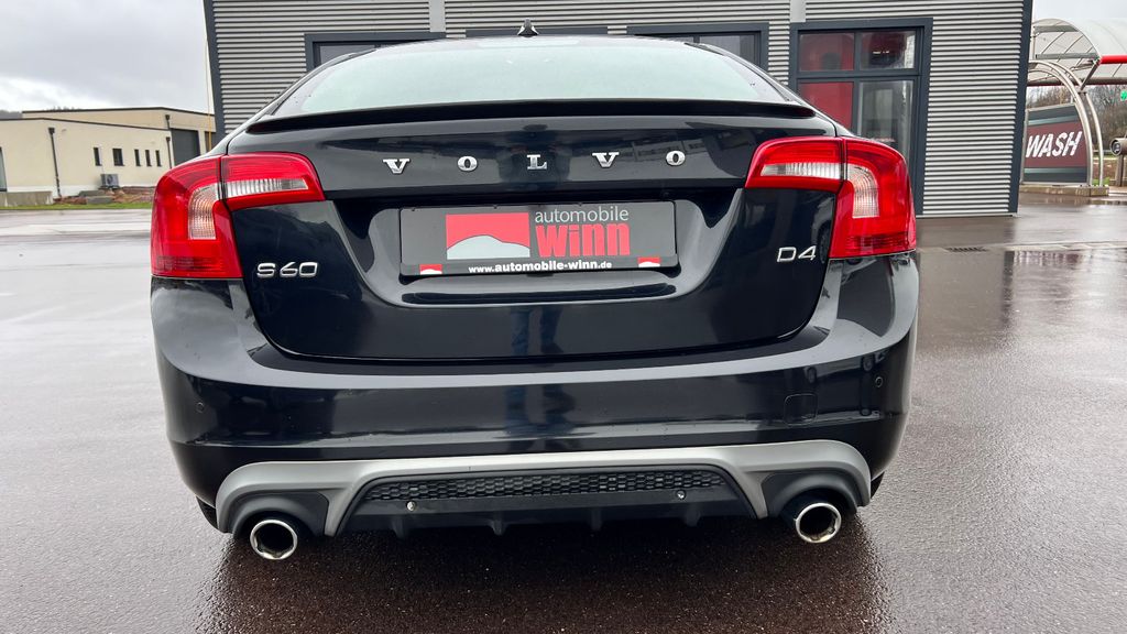 VOLVO S60 Lim. Momentum ***R-Design+Standheizung***