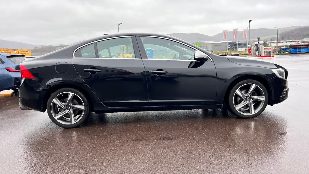 VOLVO S60 Lim. Momentum ***R-Design+Standheizung***