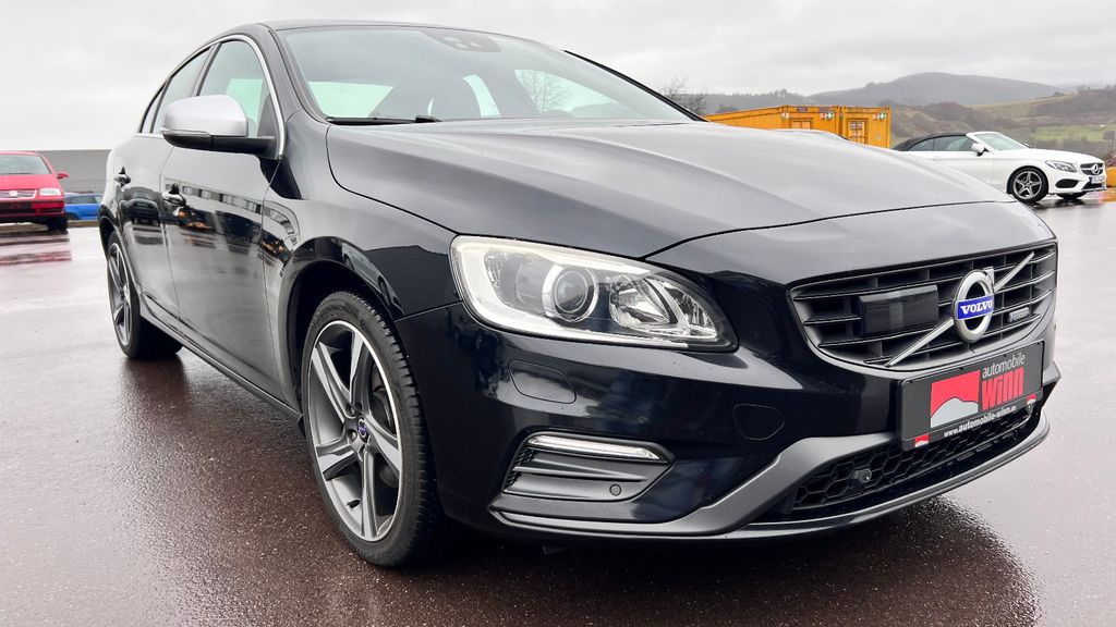 VOLVO S60 Lim. Momentum ***R-Design+Standheizung***