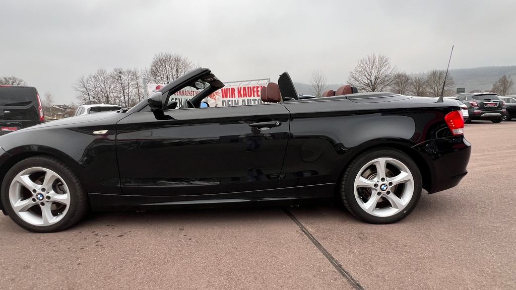 BMW 118i Cabrio **1. HAND / NUR 76.500 KM + LEDER**