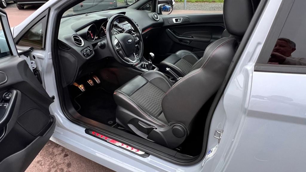 FORD Fiesta ST200 *1. HAND / HU/AU + Zahnriemen neu*